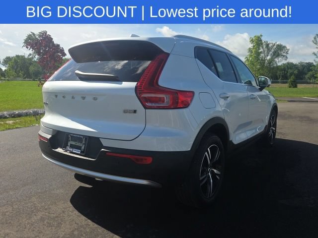 Used 2023 Volvo XC40 B5 Plus AWD/4WD image 9