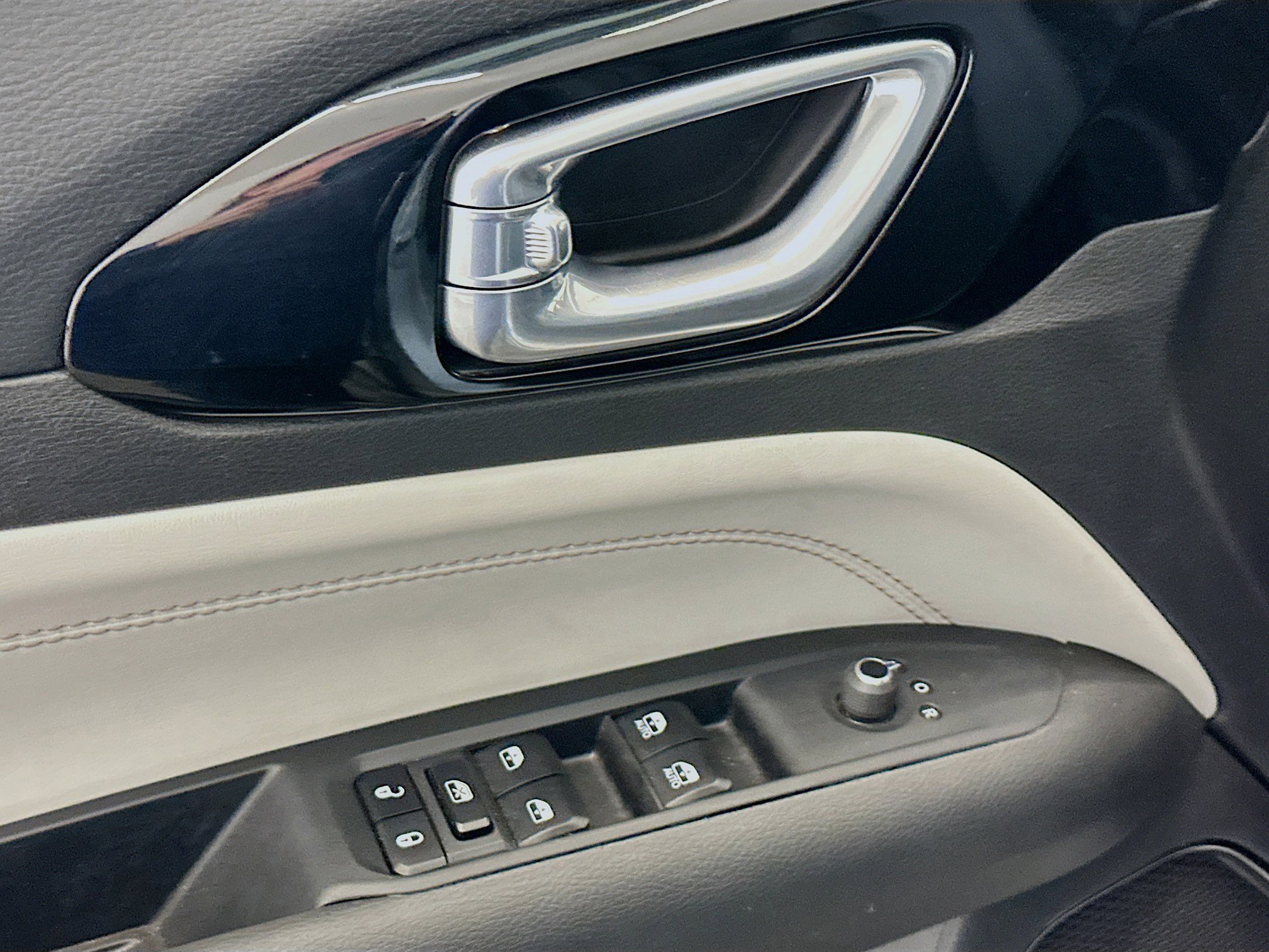 Used 2025 Jeep Compass Limited AWD/4WD image 15