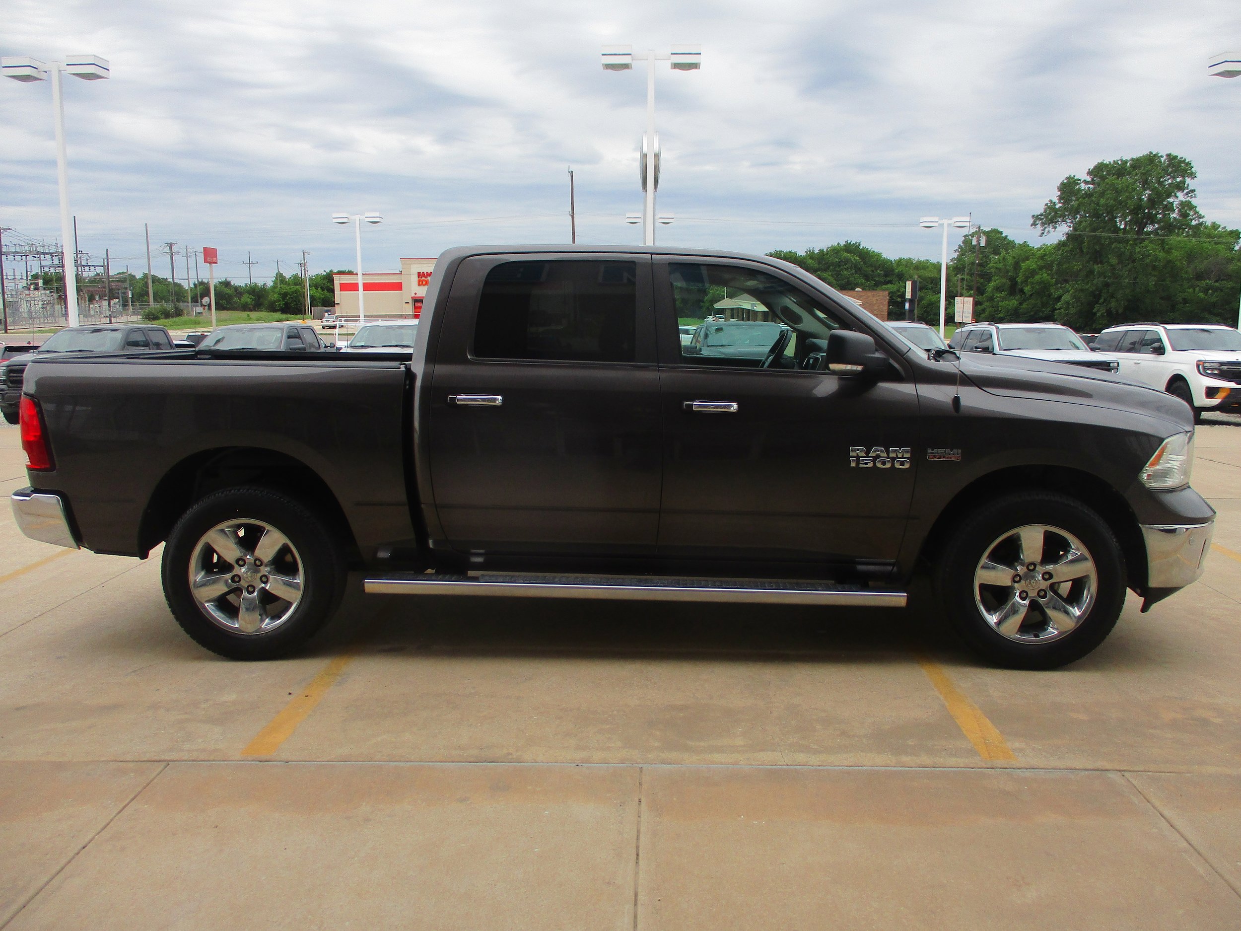 Used 2015 RAM 1500 Lone Star AWD/4WD image 10