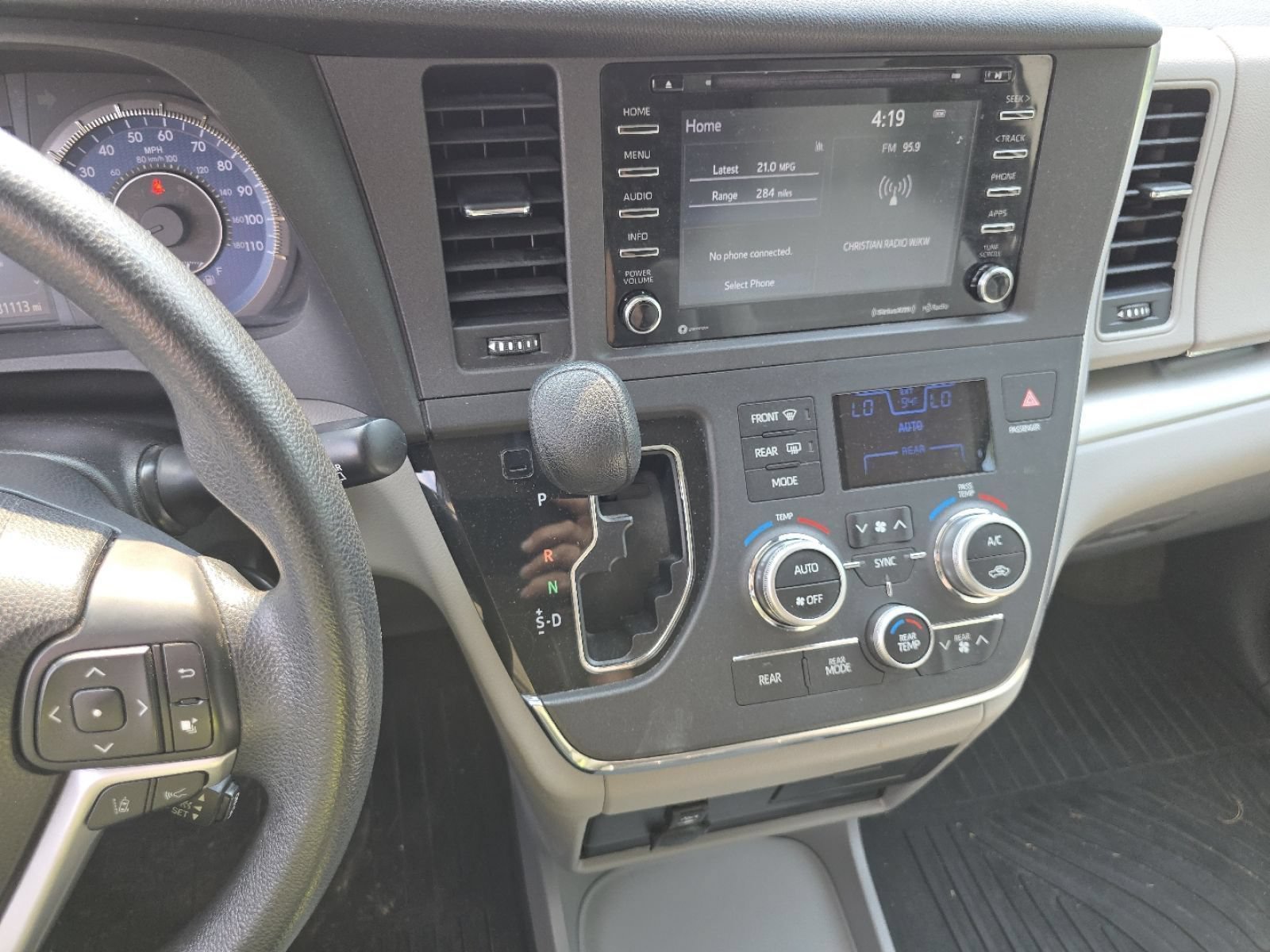 Used 2018 Toyota Sienna LE FWD image 29