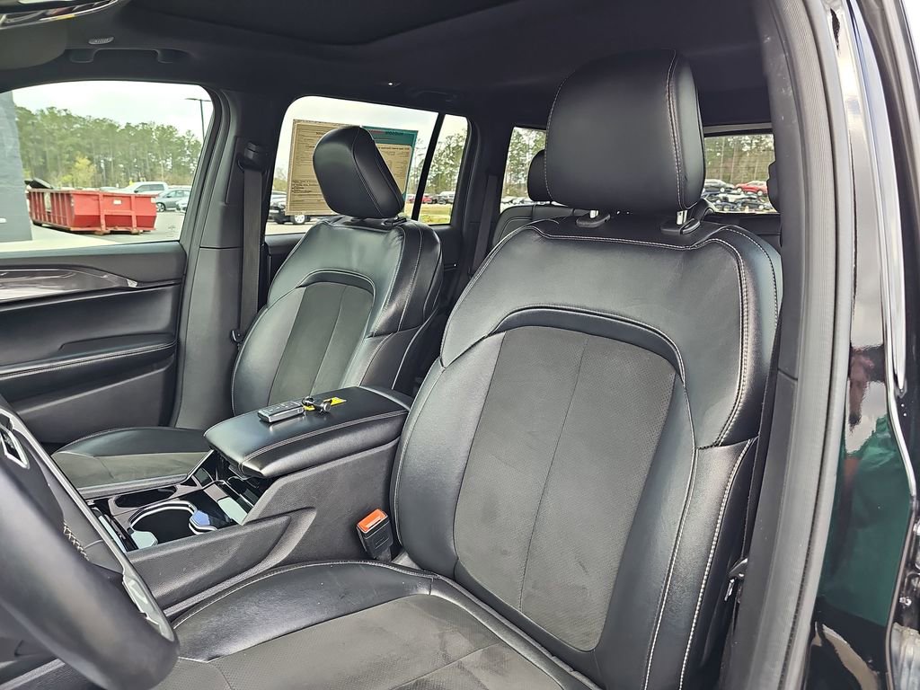 Used 2023 Jeep Grand Cherokee Altitude image 19