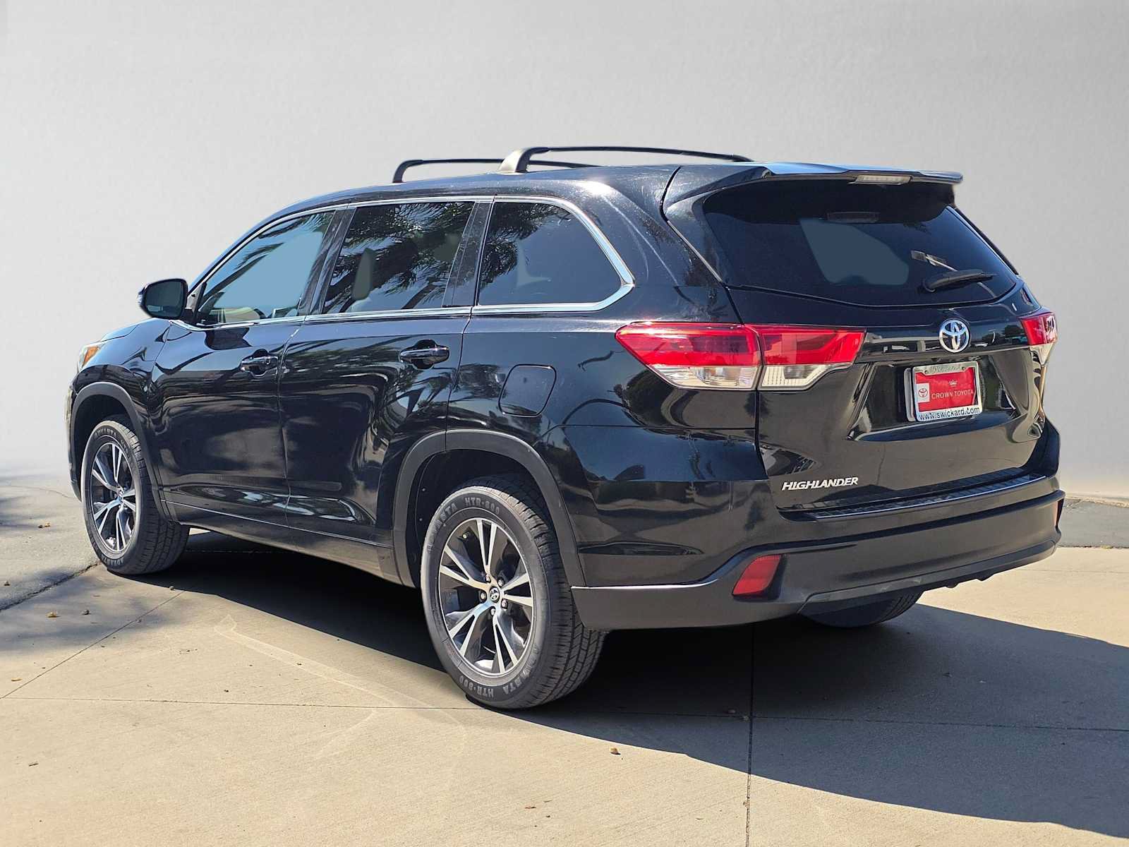 Used 2018 Toyota Highlander LE FWD image 5