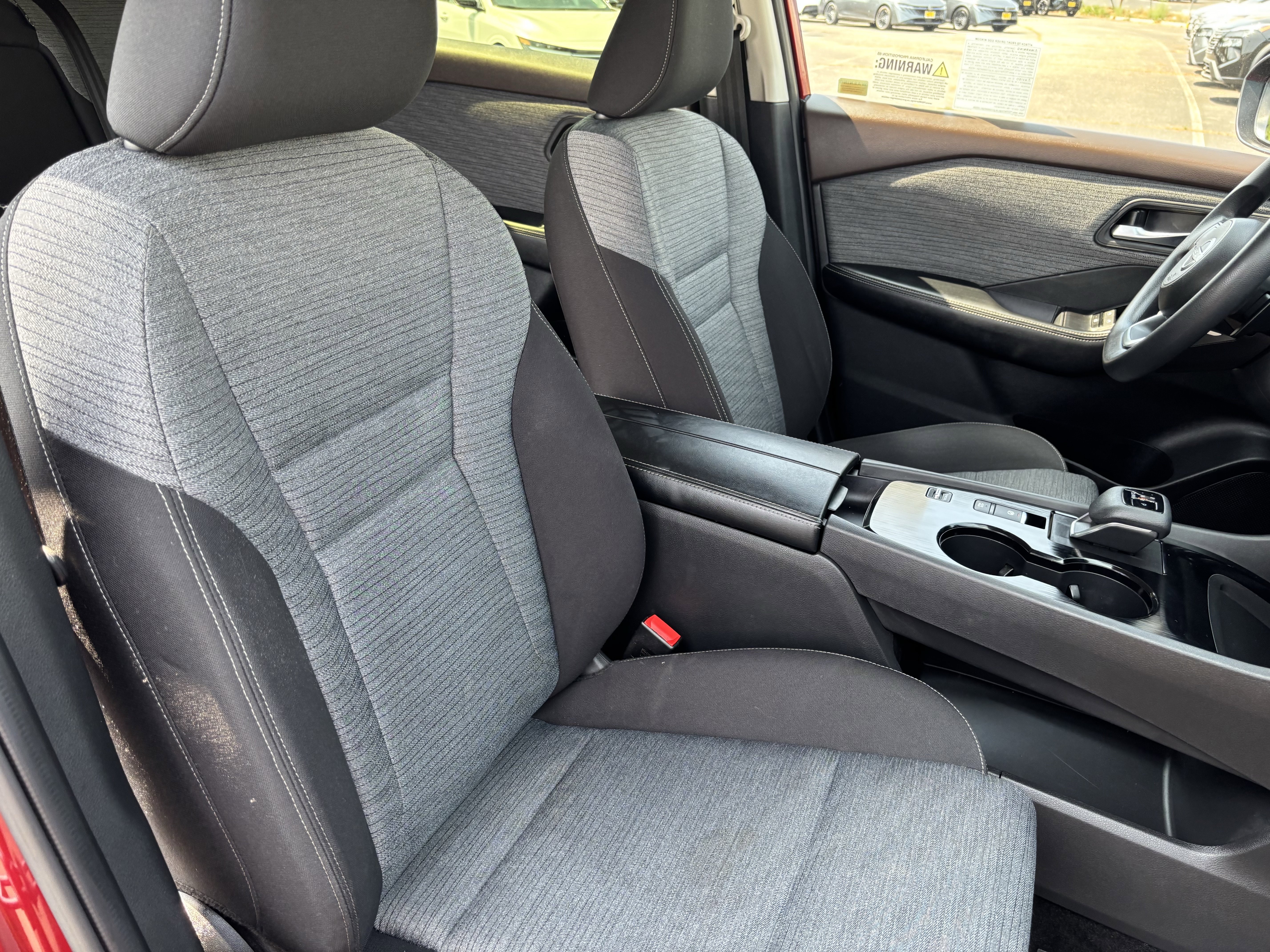 Used 2023 Nissan Rogue SV image 10