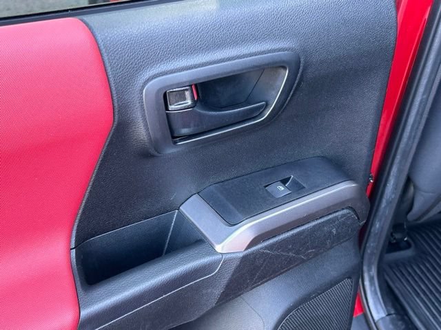 Certified 2022 Toyota Tacoma SR5 w/ Technology Package AWD/4WD image 30
