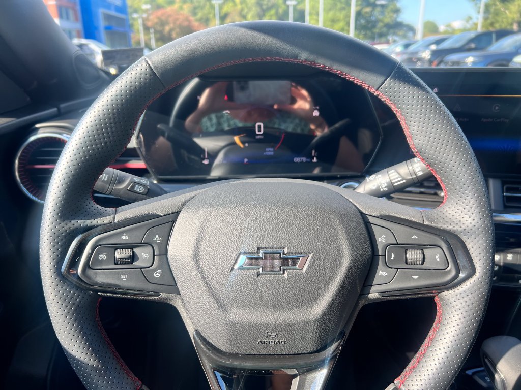 Used 2026 Chevrolet Trax RS w/ Sunroof Package FWD image 6