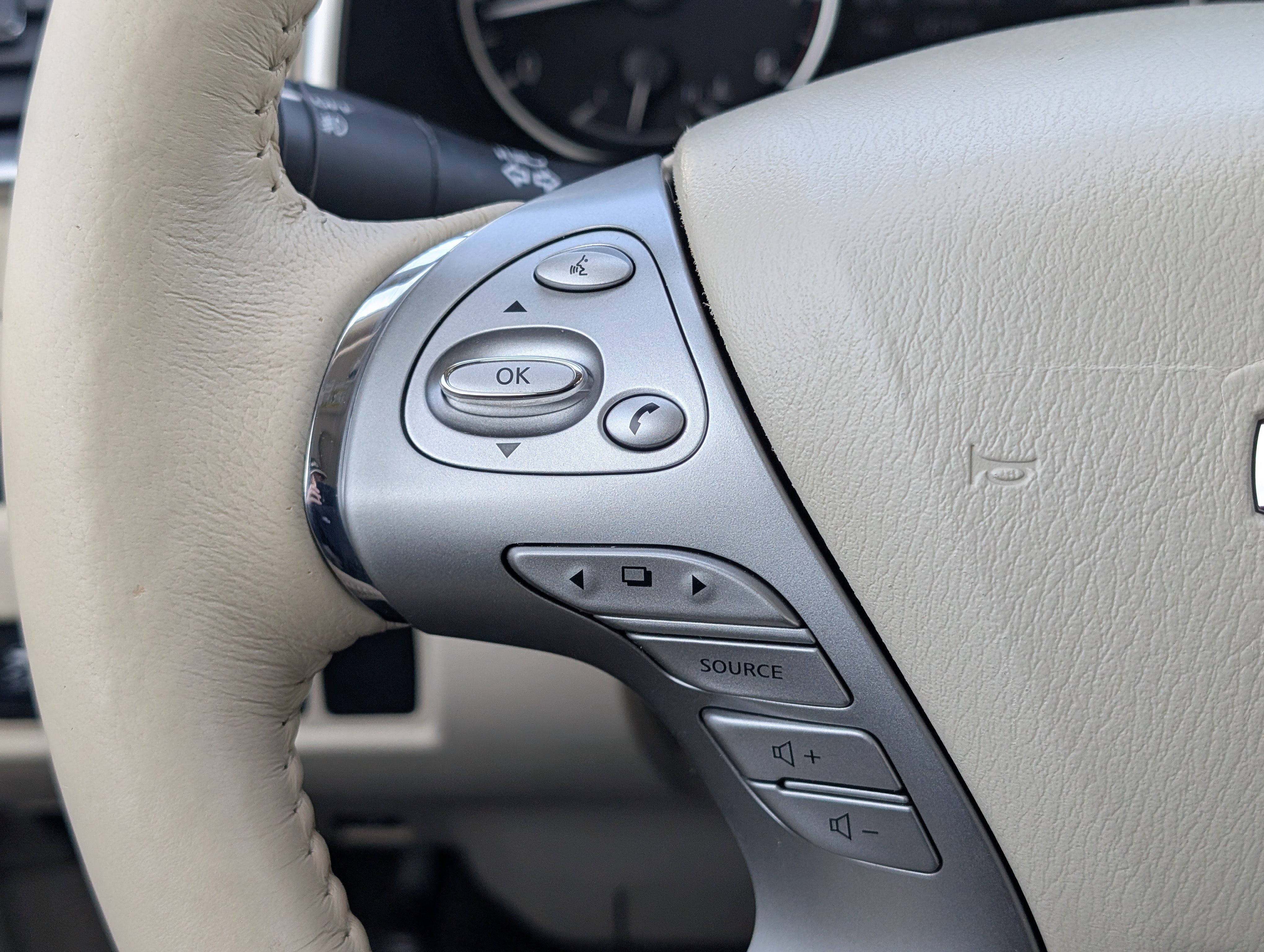 Used 2018 Nissan Murano Platinum w/ Cargo Package image 15