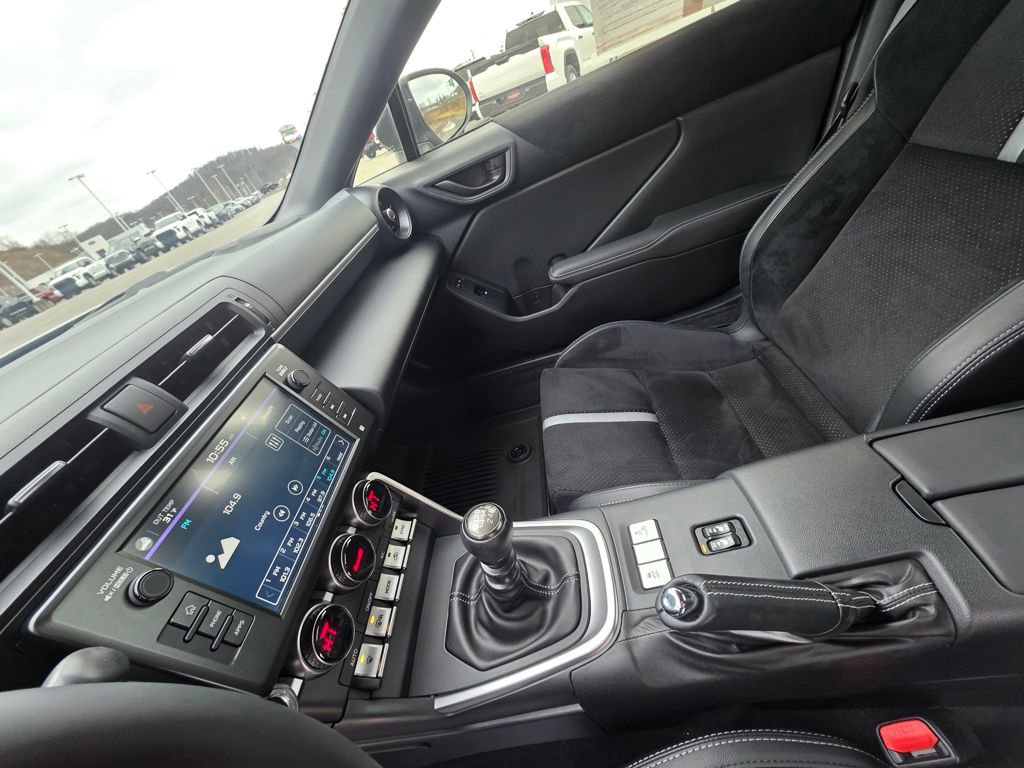 Used 2025 Toyota GR86 Premium w/ Performance Package image 14