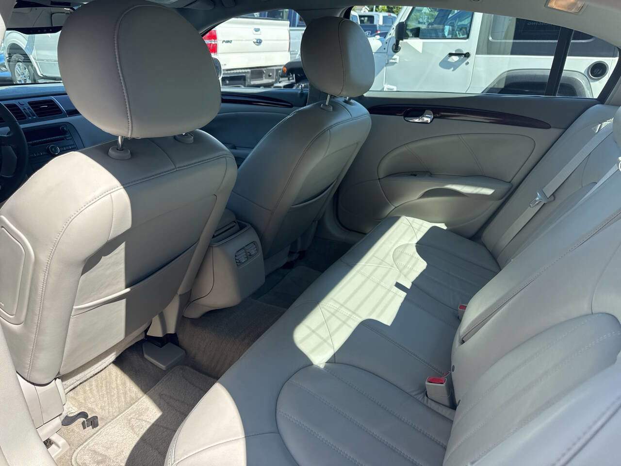 Used 2011 Buick Lucerne CXL FWD image 18