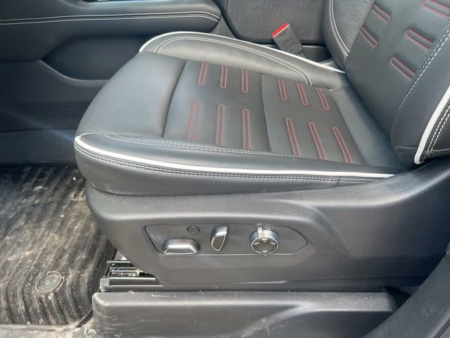 Used 2025 GMC Yukon AT4 Ultimate w/ LPO, Floor Liner Package AWD/4WD image 16