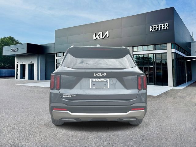 Certified 2024 Kia Sorento S FWD image 7