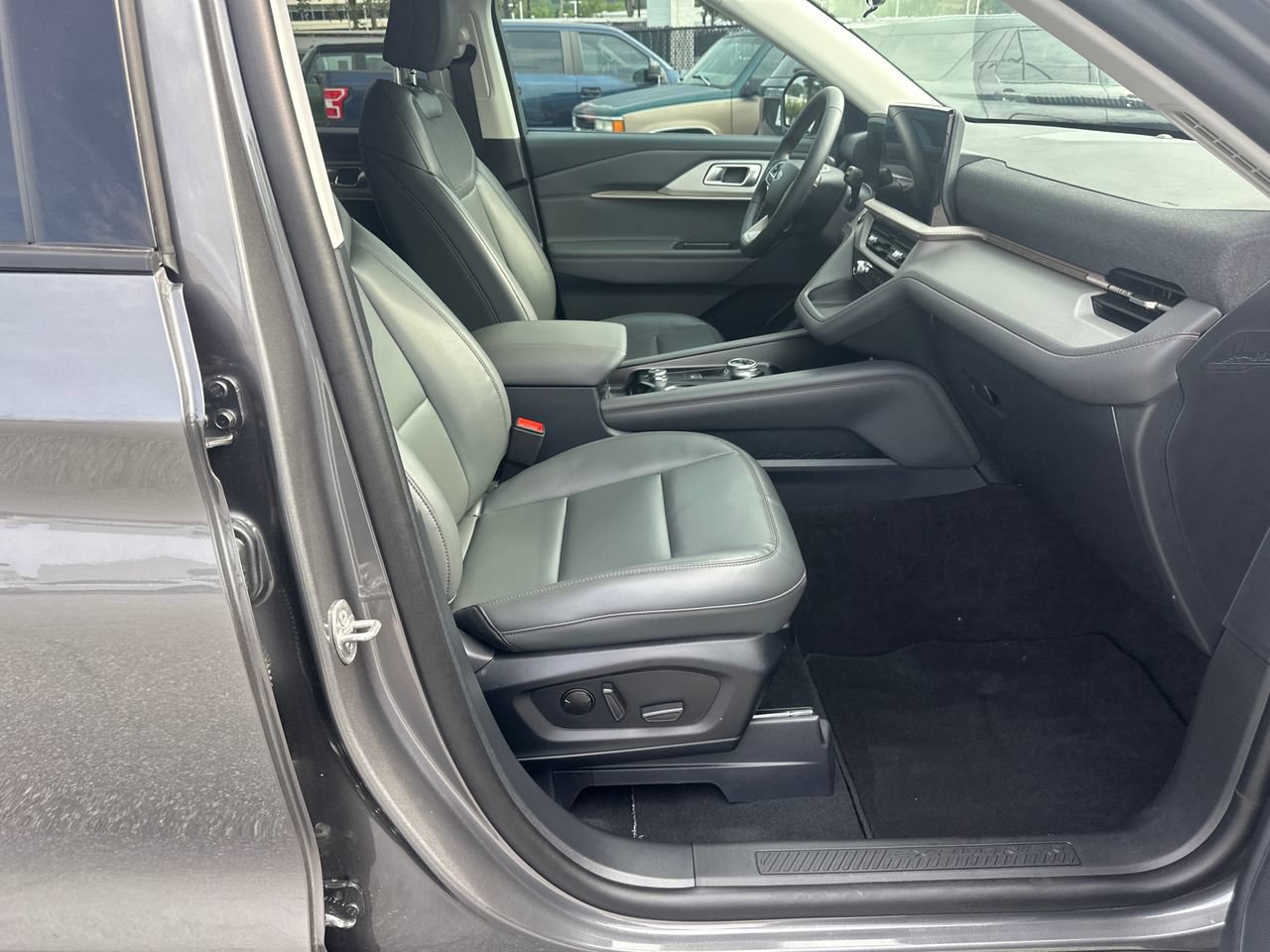 New 2026 Ford Explorer Active w/ Active Comfort Package RWD image 13