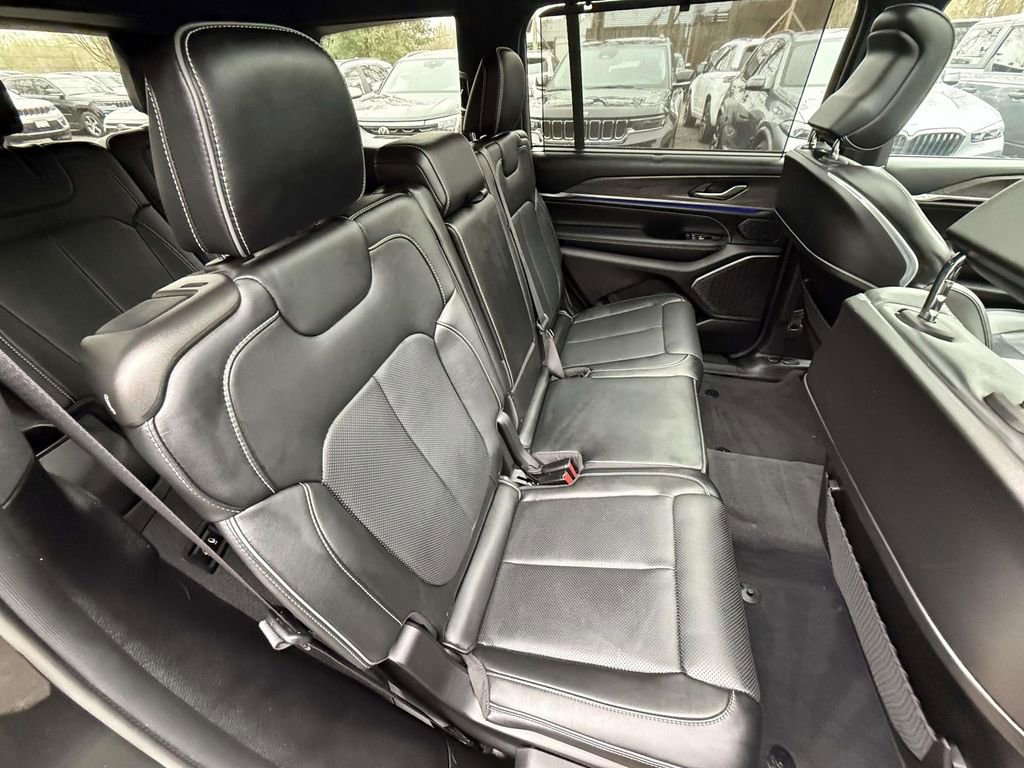 Used 2023 Jeep Grand Cherokee L Overland w/ Luxury Tech Group IV image 10