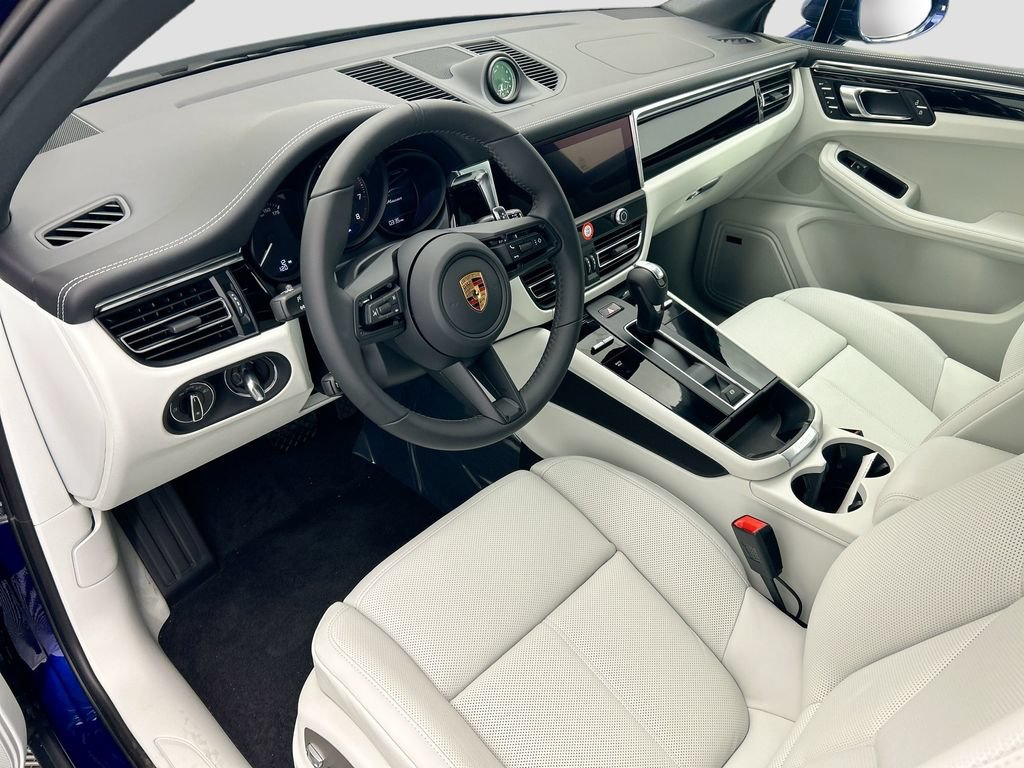 Used 2026 Porsche Macan AWD/4WD image 4