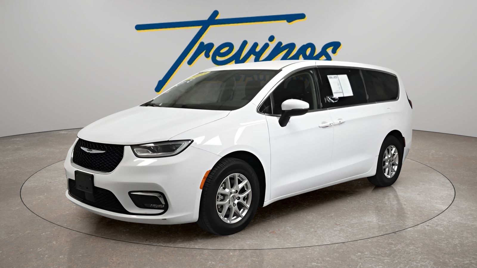 Used 2023 Chrysler Pacifica Touring-L image 8