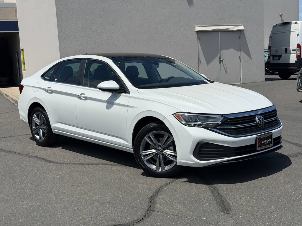 Used 2024 Volkswagen Jetta SE FWD image 3