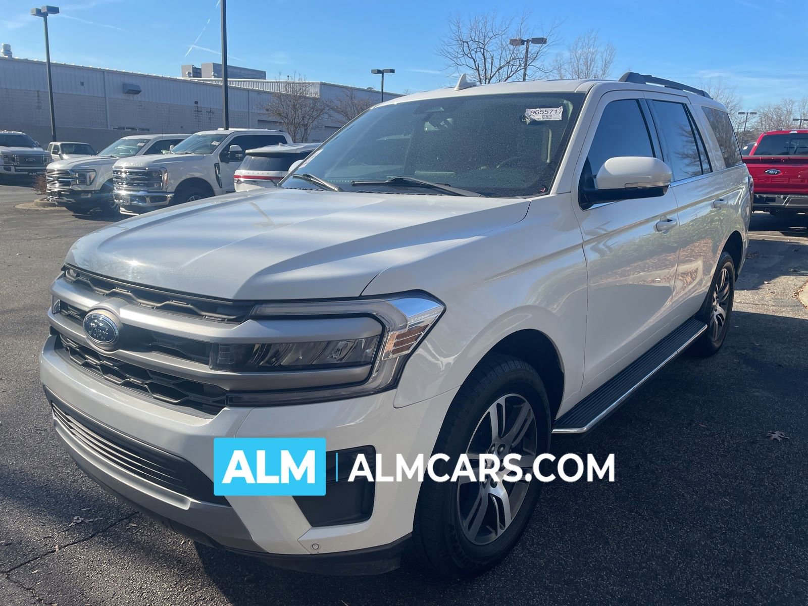 Used 2023 Ford Expedition XLT image 1