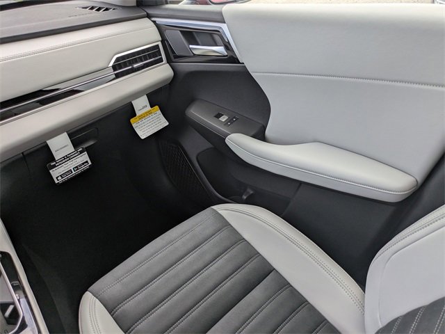 New 2025 Mitsubishi Outlander SE image 17