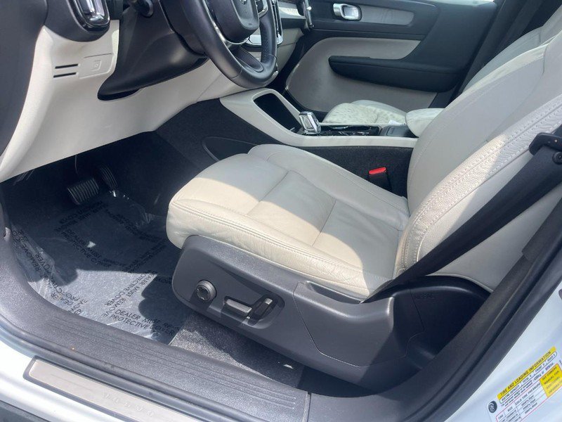 Used 2023 Volvo XC40 B5 Plus AWD/4WD image 22