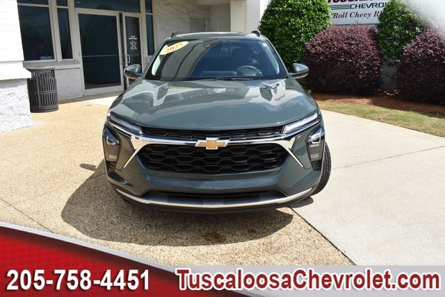Used 2025 Chevrolet Trax LT FWD image 4