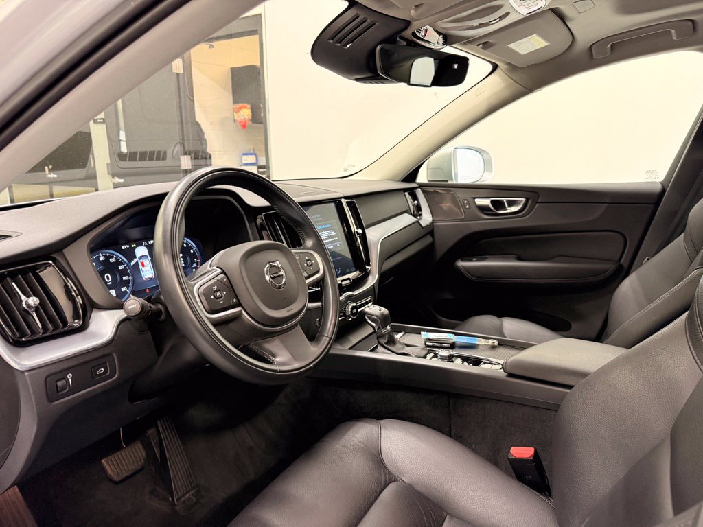 Used 2020 Volvo XC60 T6 Momentum w/ Advanced Package AWD/4WD image 11