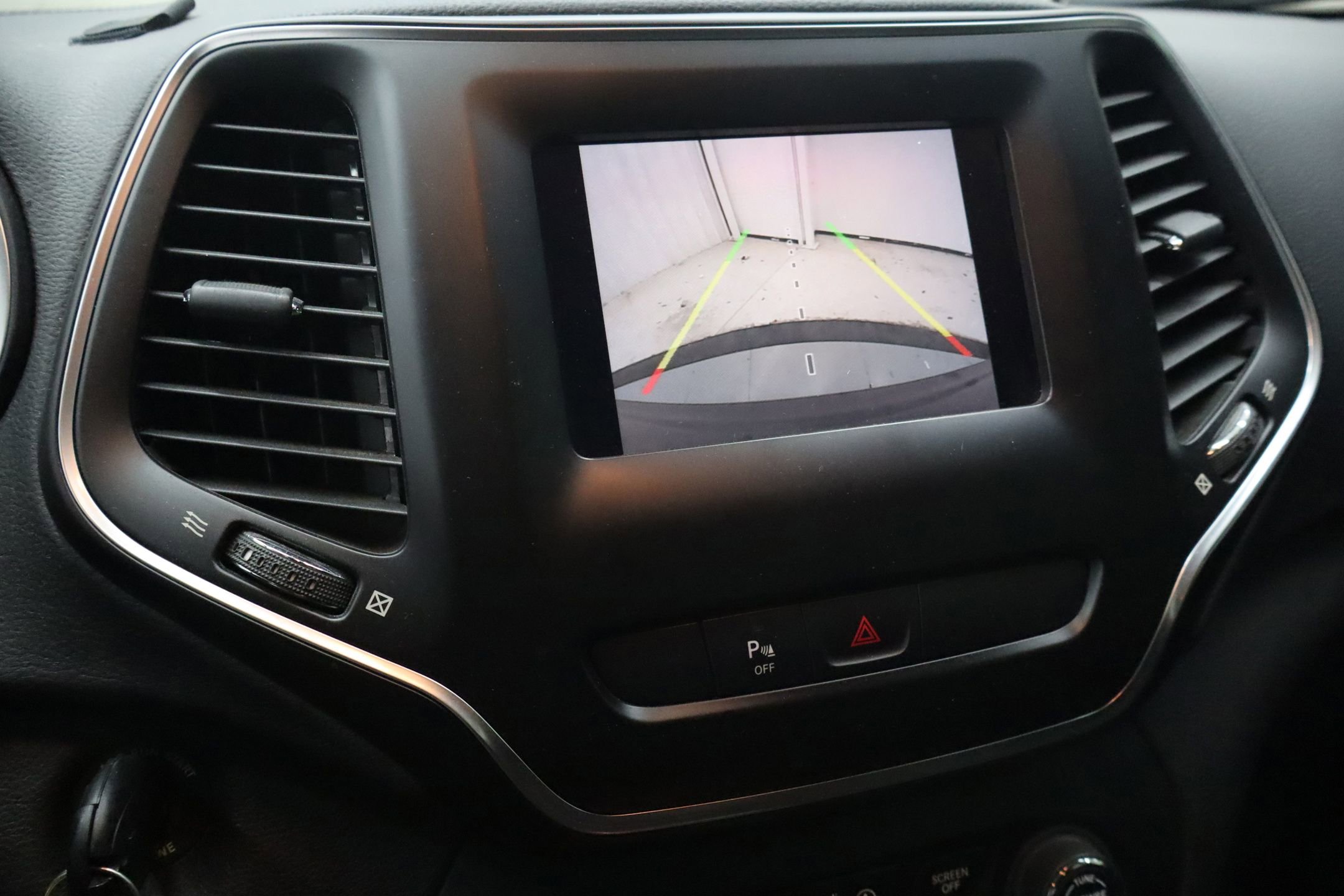 Used 2020 Jeep Cherokee Latitude image 24