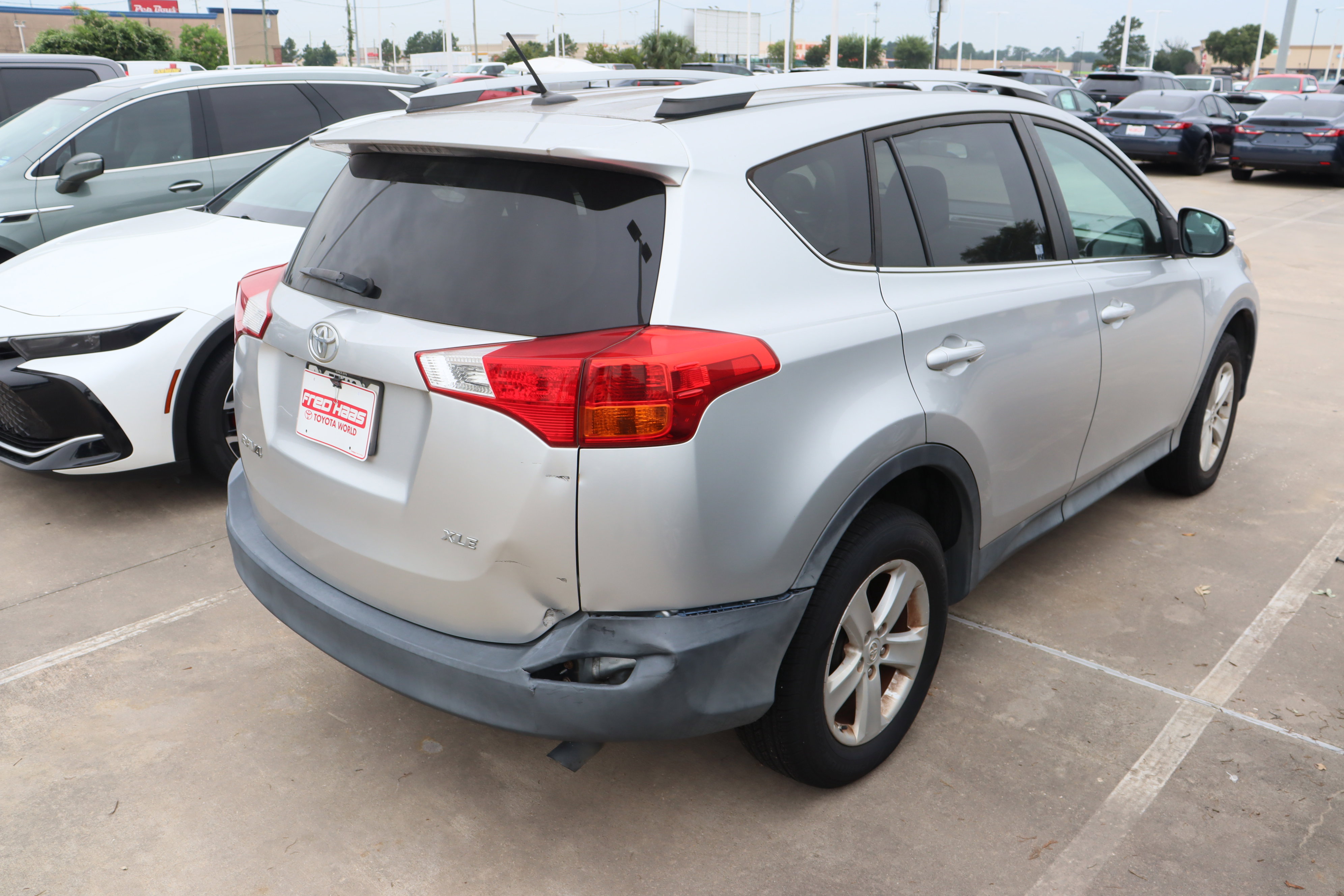 Used 2014 Toyota RAV4 XLE FWD image 11