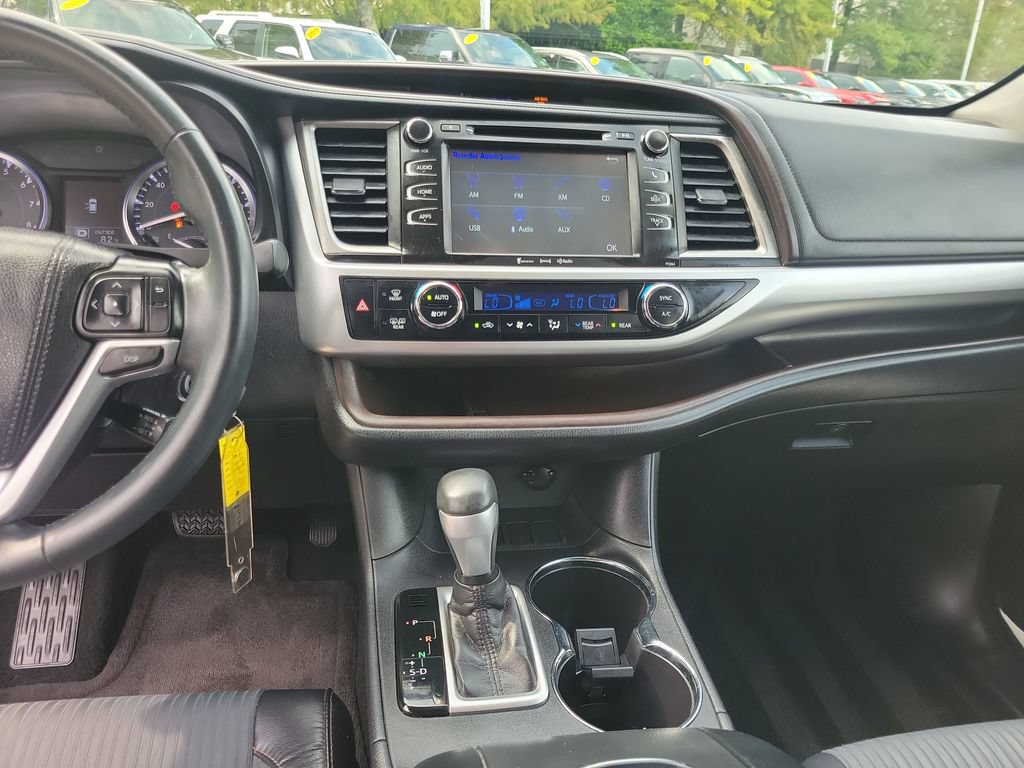 Used 2016 Toyota Highlander Plus FWD image 25