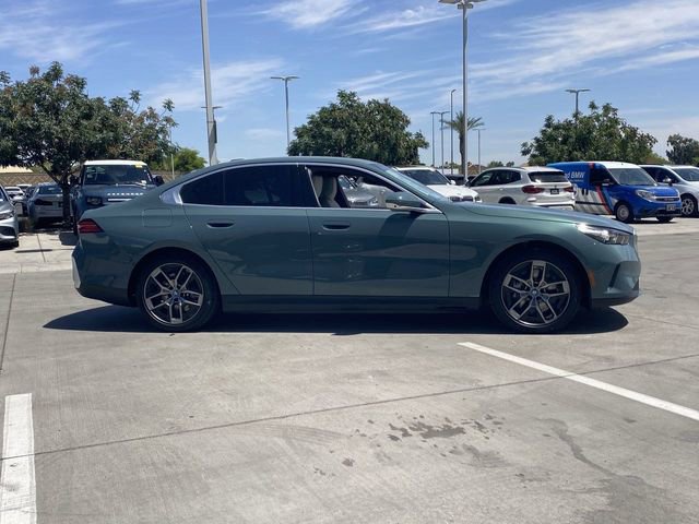 Used 2025 BMW i5 eDrive40i w/ Premium Package image 5