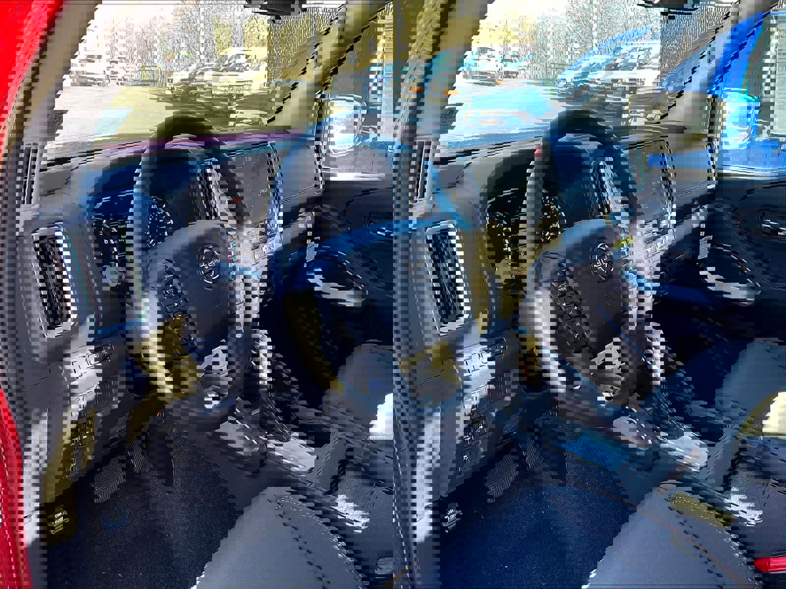 Used 2025 Nissan Frontier SV image 8