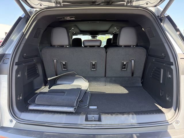New 2026 Chevrolet Traverse Z71 w/ Driver Confidence Package AWD/4WD image 15