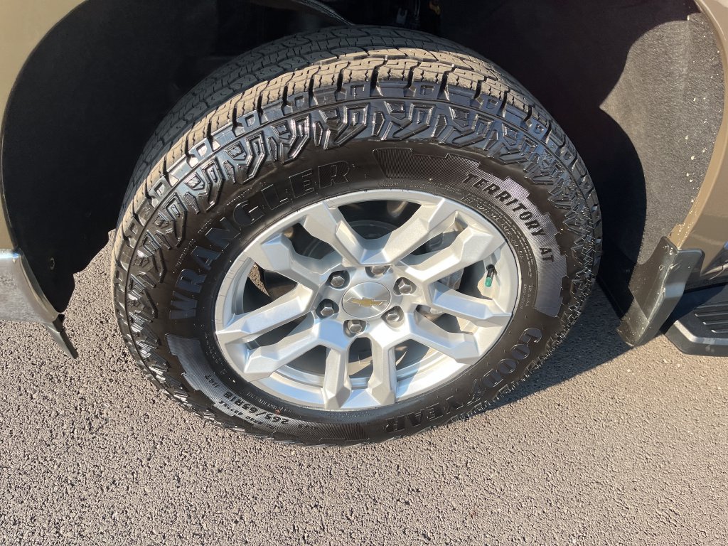 Used 2023 Chevrolet Silverado 1500 LT AWD/4WD image 10