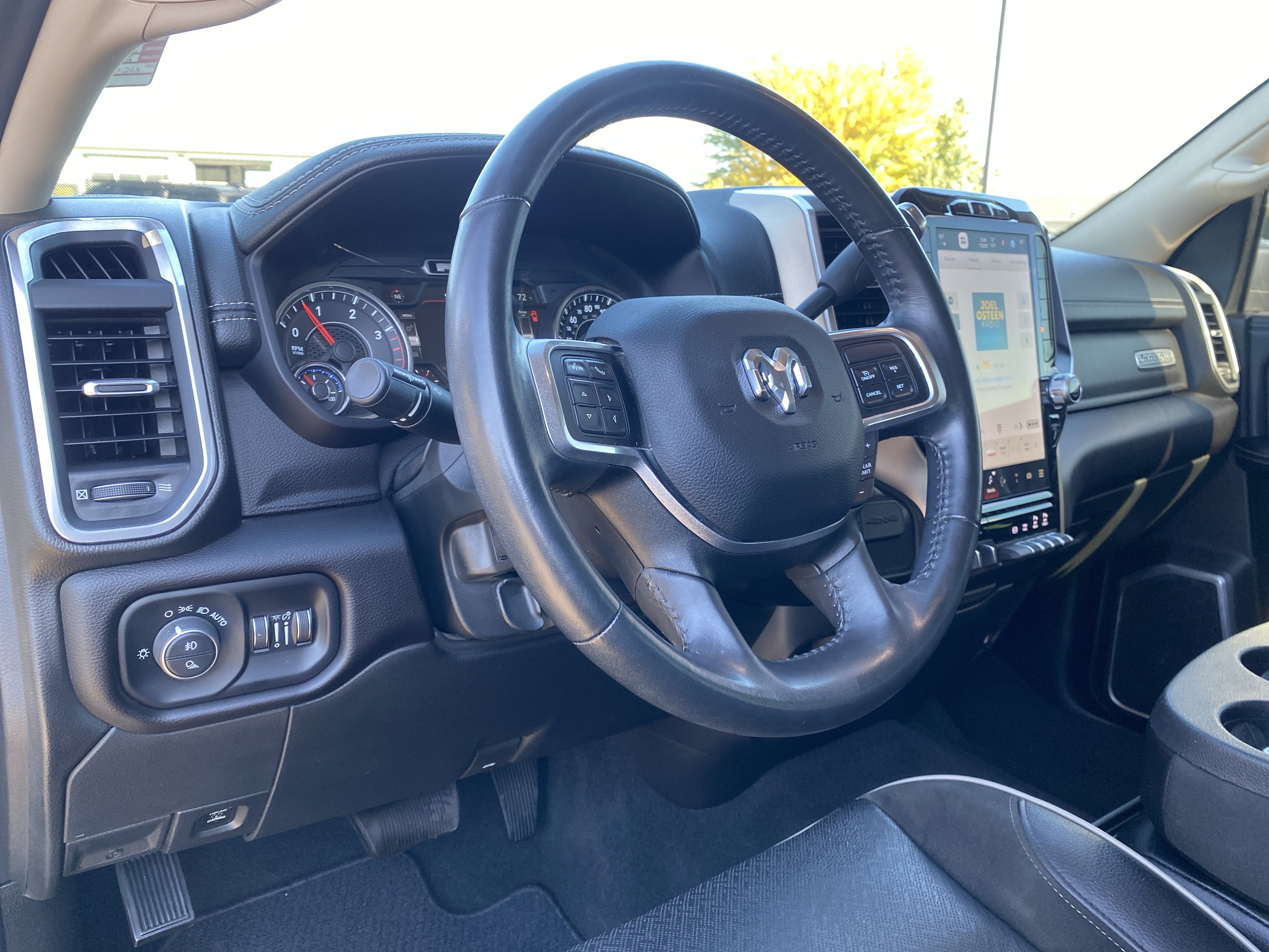 Used 2022 RAM 3500 Laramie AWD/4WD image 12