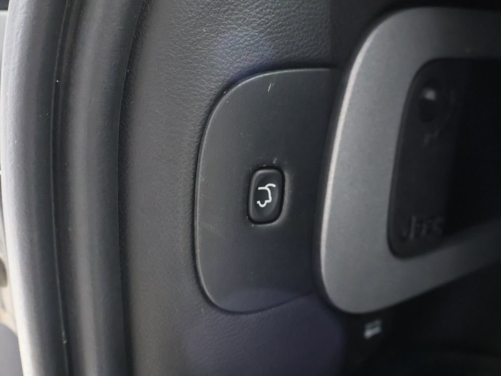 Used 2015 Jeep Cherokee Trailhawk w/ Comfort/Convenience Group image 24