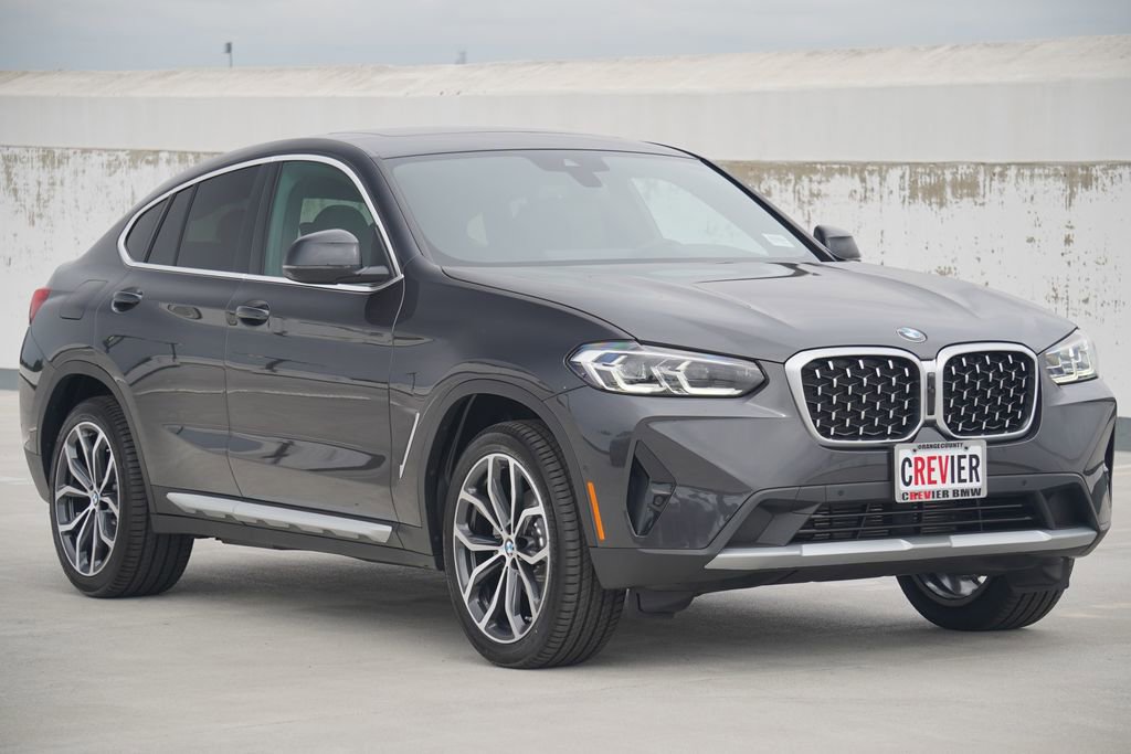 Used 2025 BMW X4 xDrive30i w/ Premium Package image 3