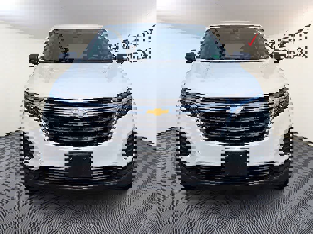 Used 2023 Chevrolet Equinox LS w/ Driver Confidence II Package image 2