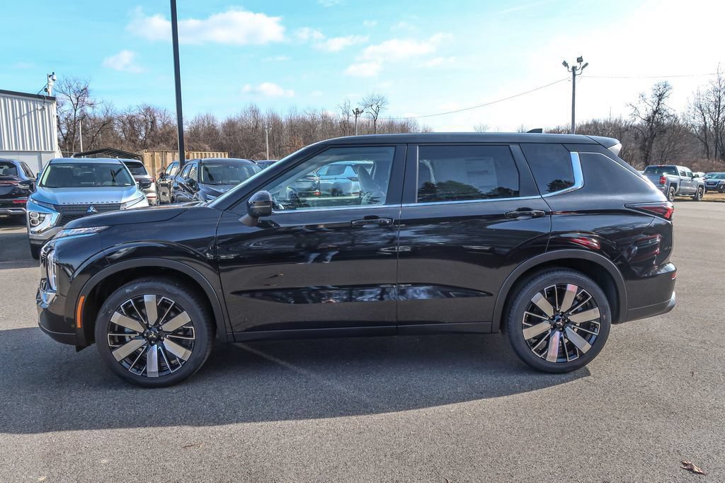 New 2026 Mitsubishi Outlander SE AWD/4WD image 2