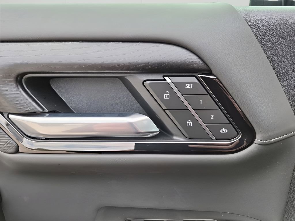 Used 2026 GMC Sierra 2500 AT4X w/ LPO, Black Badging Package image 32