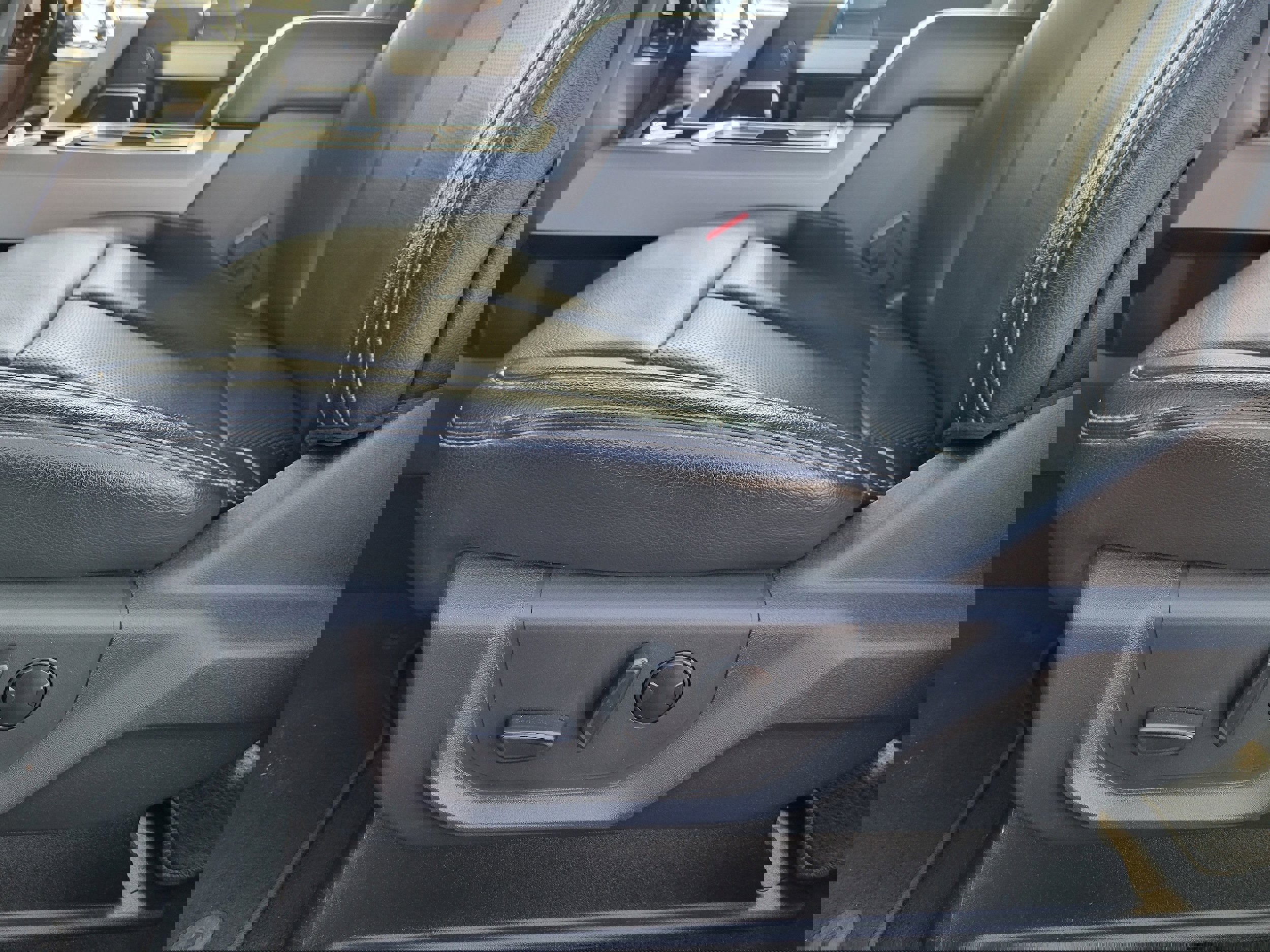 Used 2022 Ford F350 Lariat image 29