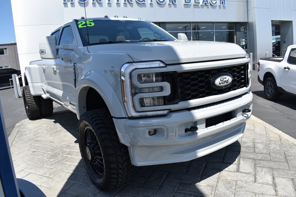 Used 2025 Ford F450 Lariat w/ FX4 Off-Road Package image 37