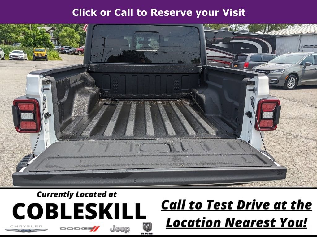 New 2023 Jeep Gladiator Rubicon w/ LED Lighting Group image 28