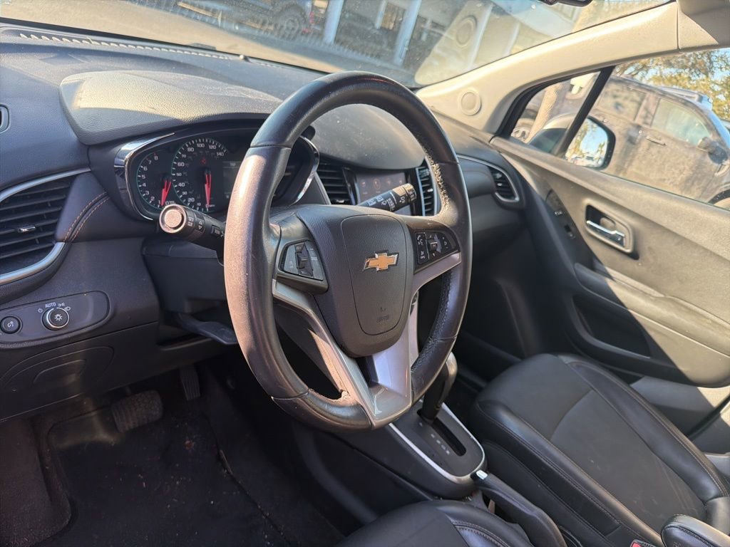 Used 2021 Chevrolet Trax LT w/ Sport Edition image 9