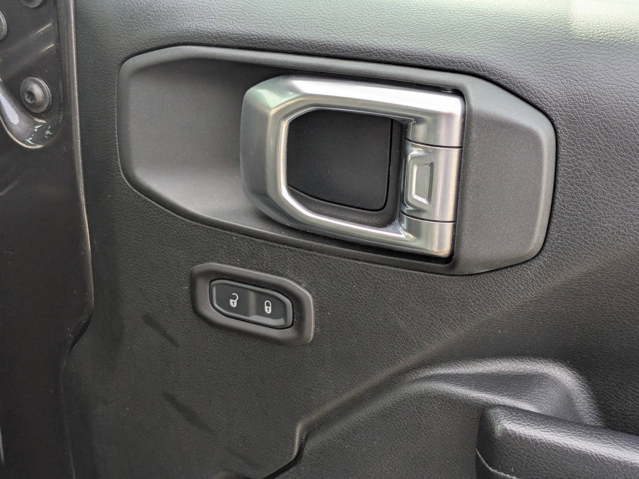 Used 2018 Jeep Wrangler Unlimited Sport S image 37