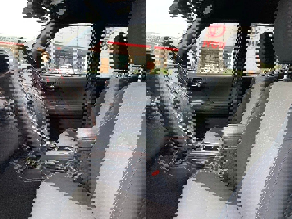 Used 2022 Toyota Tacoma TRD Sport w/ Technology Package image 10