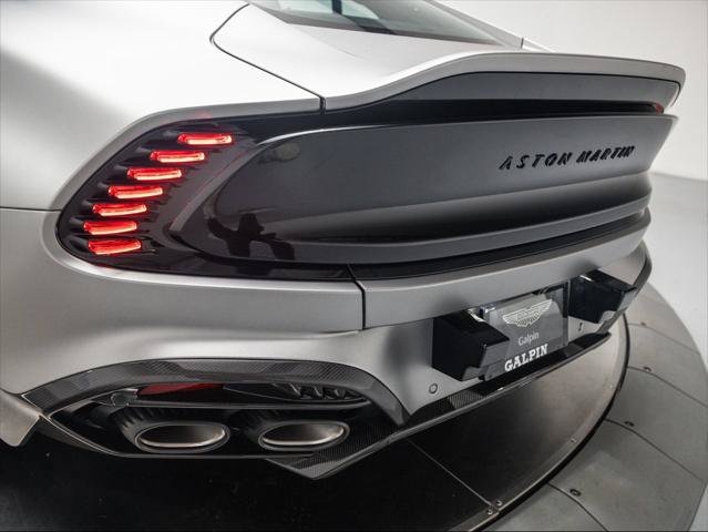 Used 2025 Aston Martin Vanquish RWD image 33