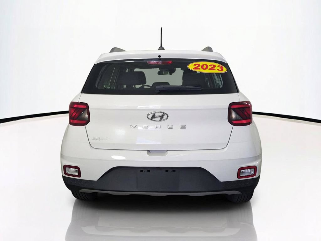 Used 2023 Hyundai Venue SEL FWD image 6