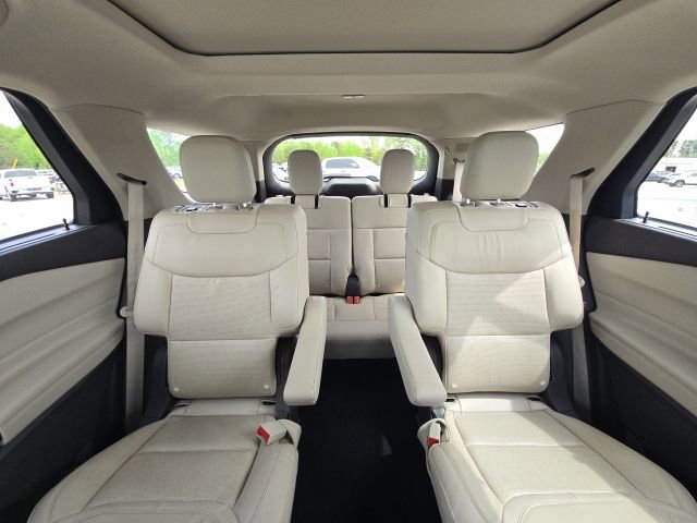 Used 2023 Ford Explorer Platinum w/ Technology Package AWD/4WD image 21