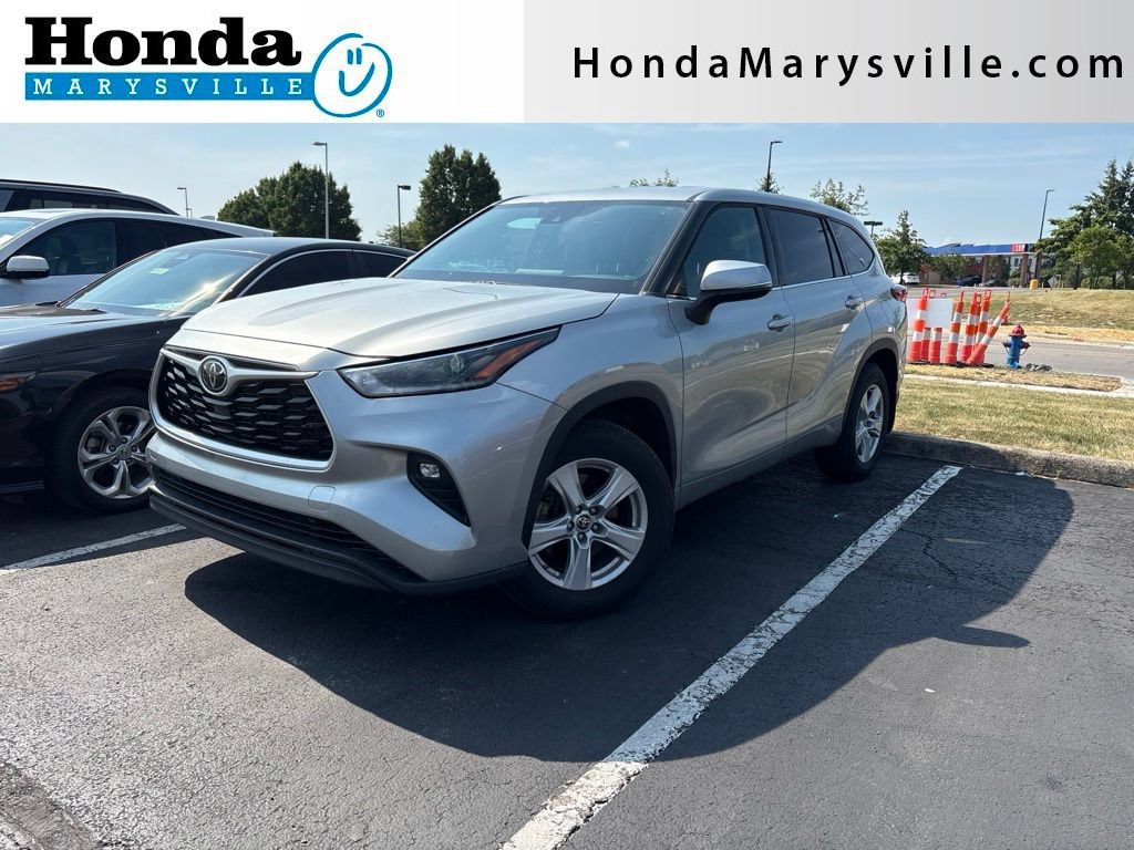Used 2021 Toyota Highlander LE AWD/4WD video 1