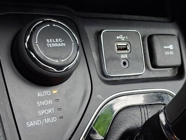 Used 2021 Jeep Cherokee Limited w/ Elite Package AWD/4WD image 25
