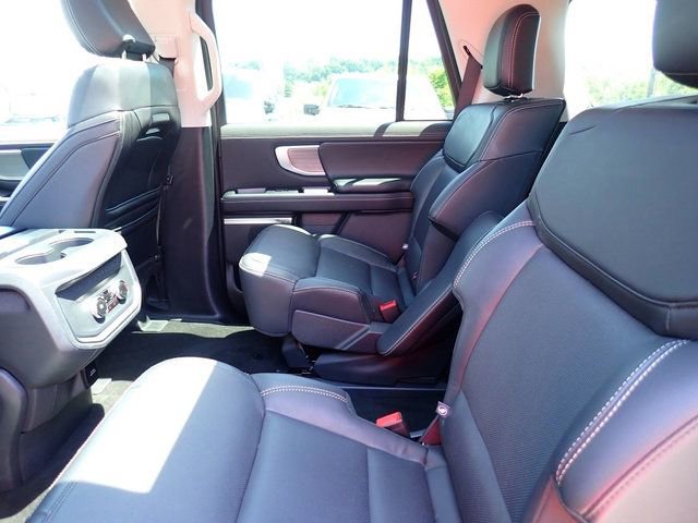 Used 2025 Ford Expedition Platinum AWD/4WD image 20