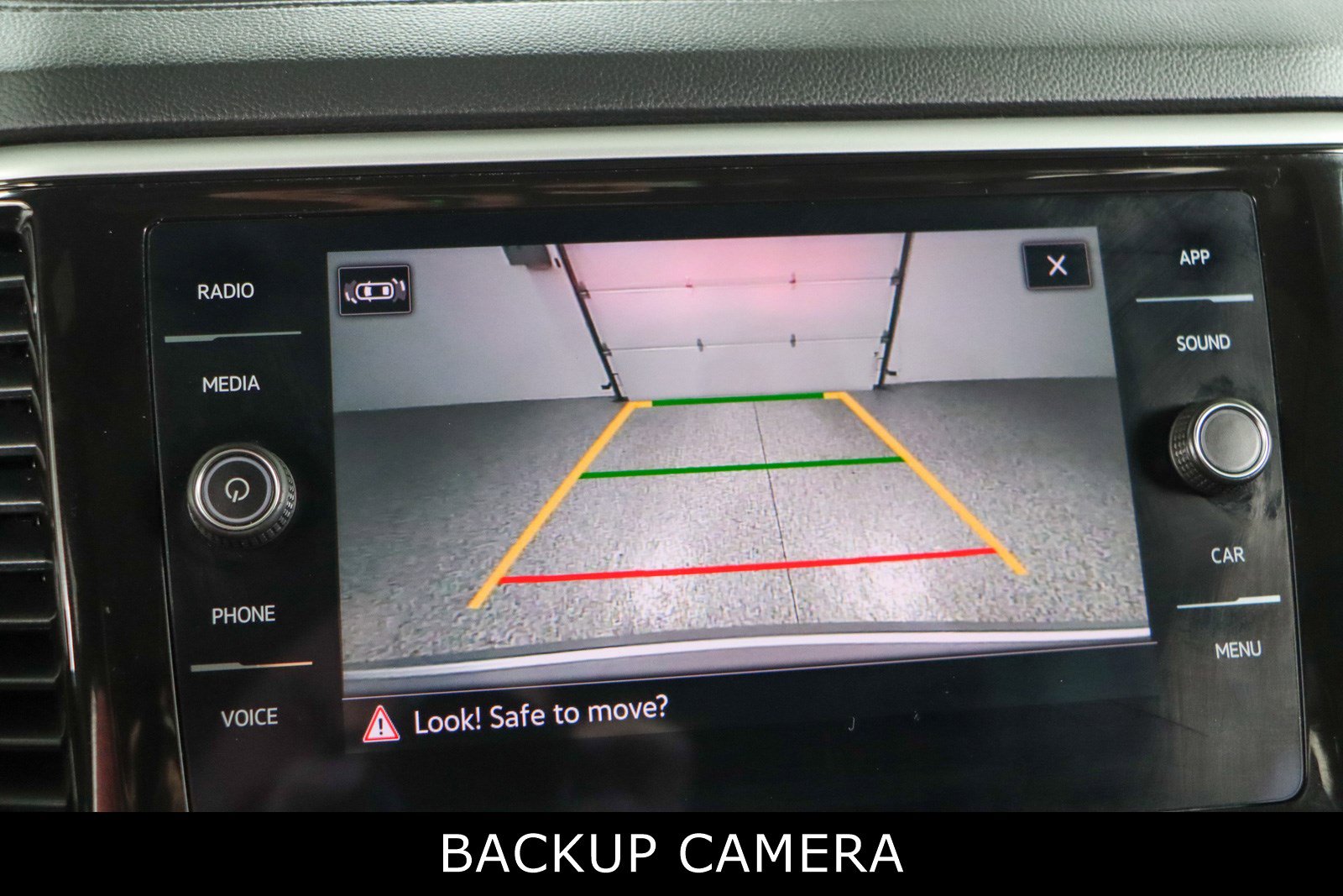 Used 2022 Volkswagen Atlas Cross Sport SE image 18